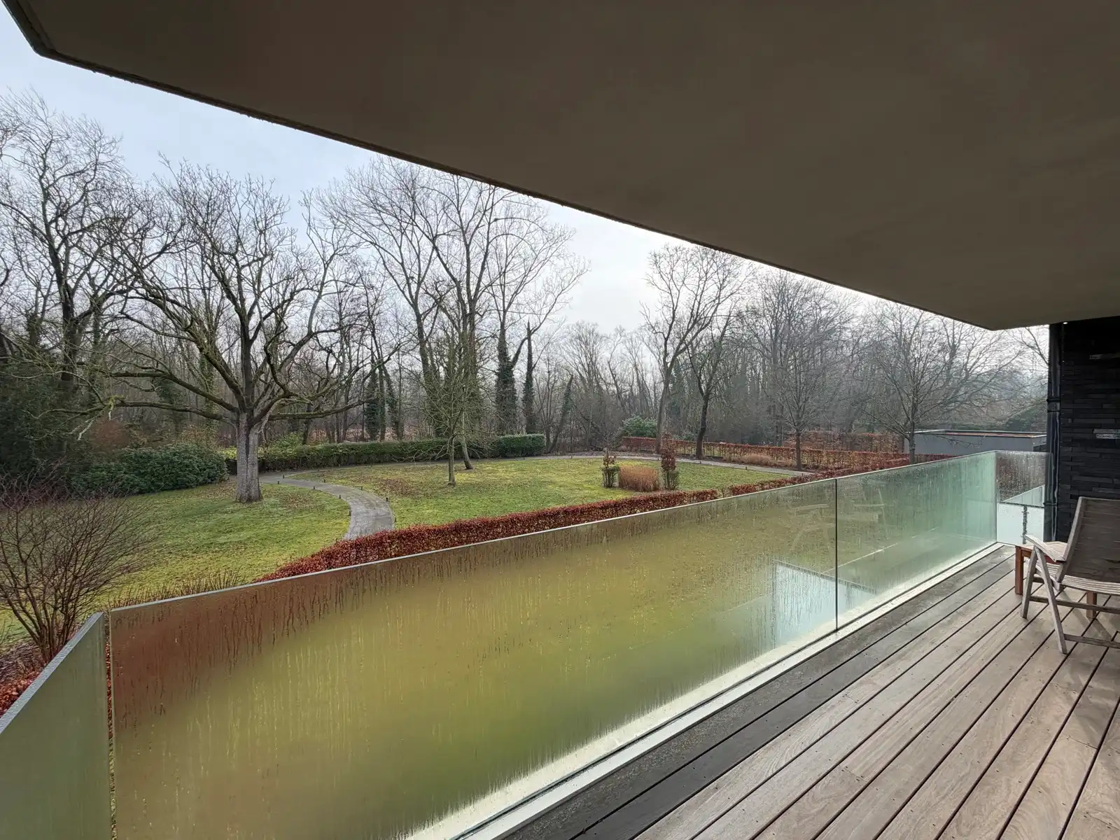 Instapklaar appartement met terras en staanplaats nabij centrum Aalst. foto 7