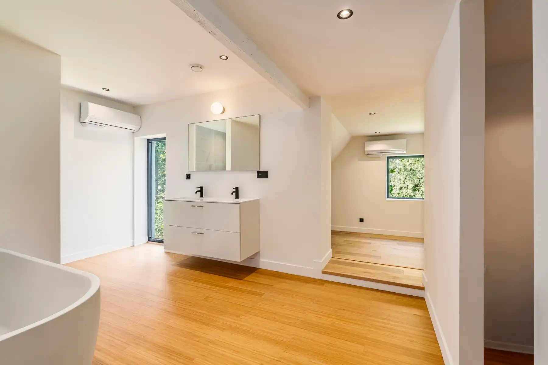 Gerenoveerde villa in een groene omgeving nabij alle invalswegen foto 23