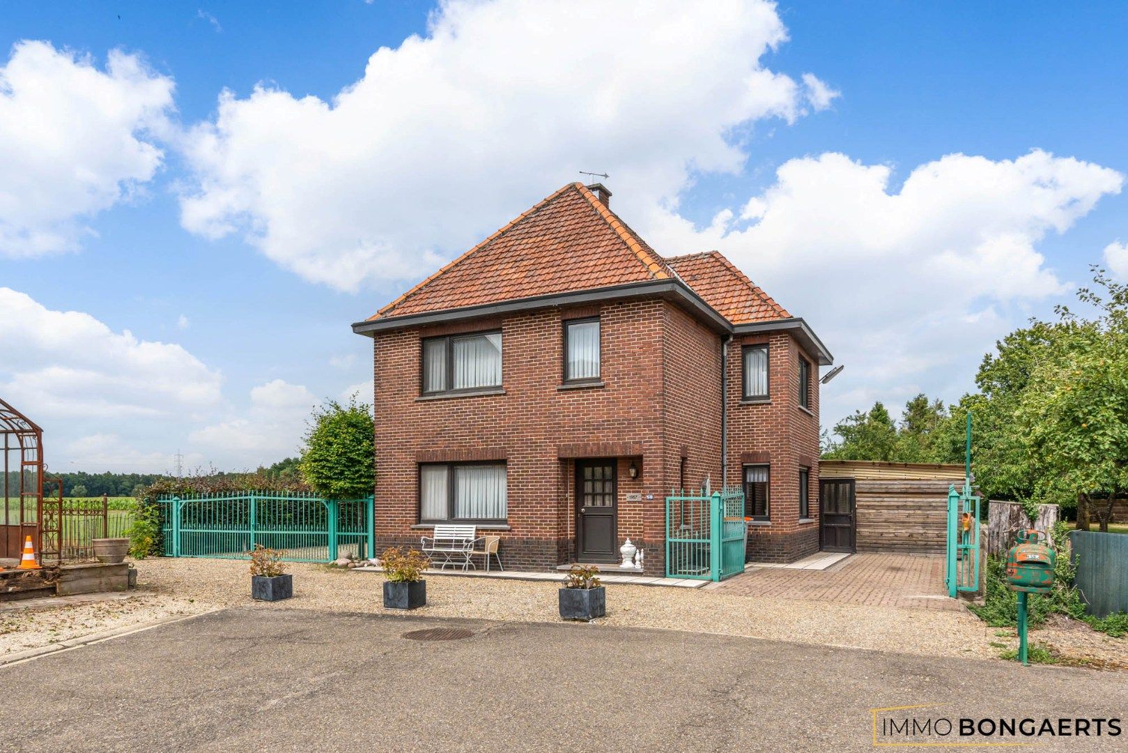 Gezinswoning met 3 slaapkamers foto {{pictureIndex}}