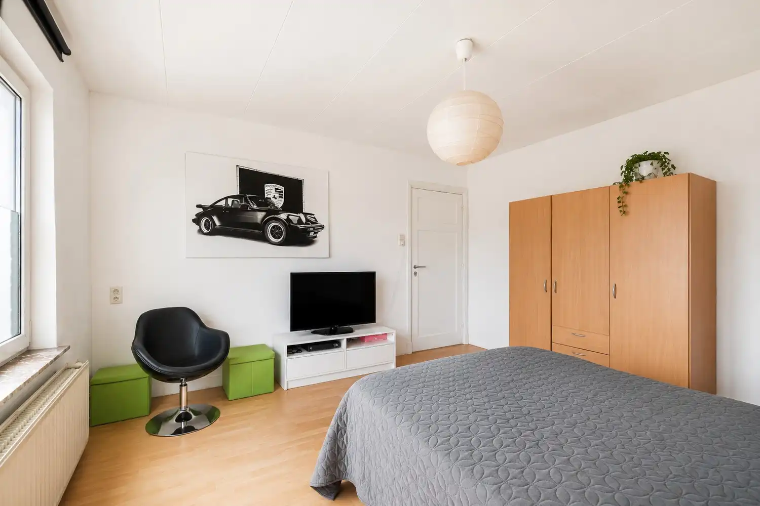 Gezinswoning met ruime garage, grote zolder en zonnige tuin foto 14