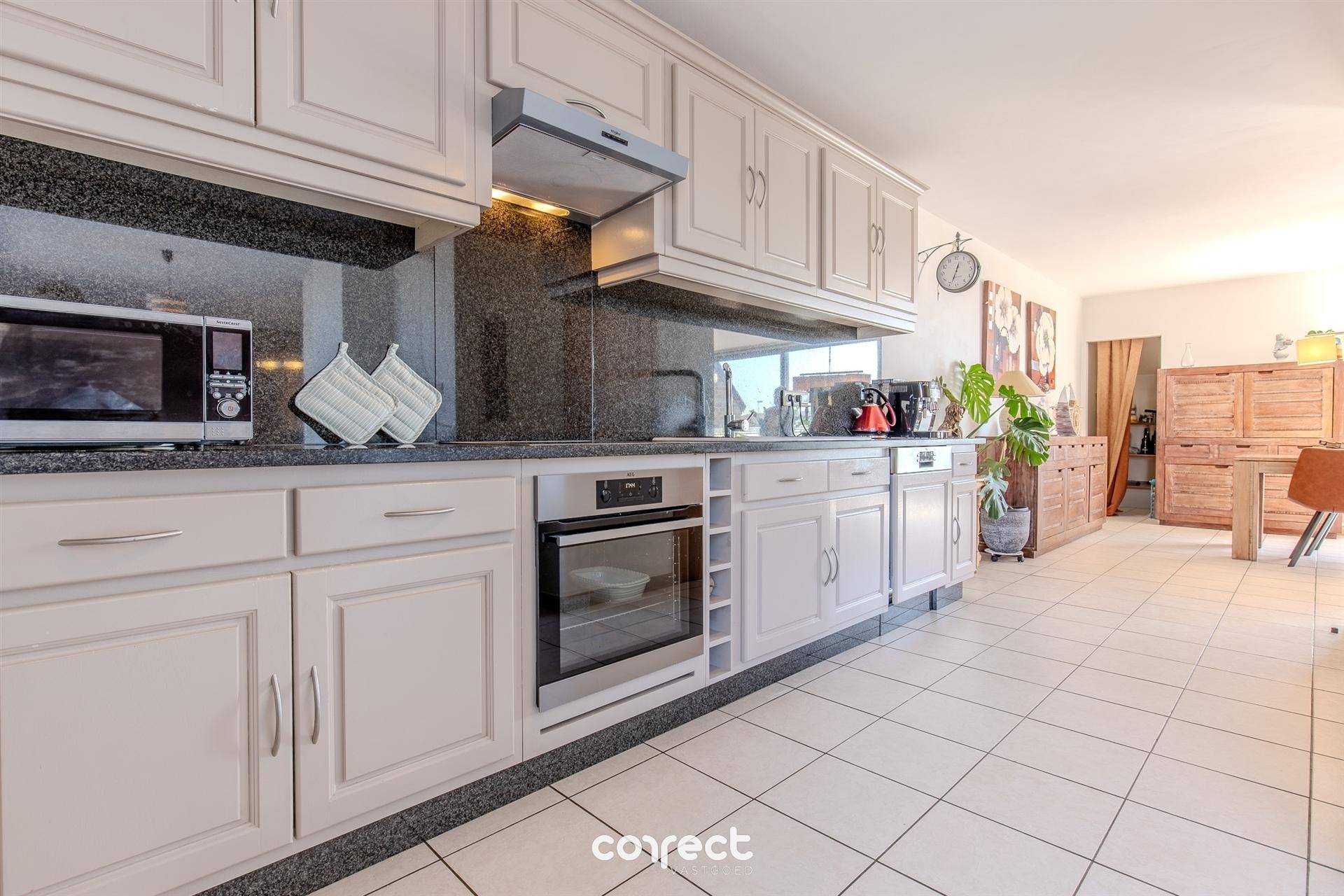 Ruim en energiezuinig duplex appartement Adinkerke foto 4
