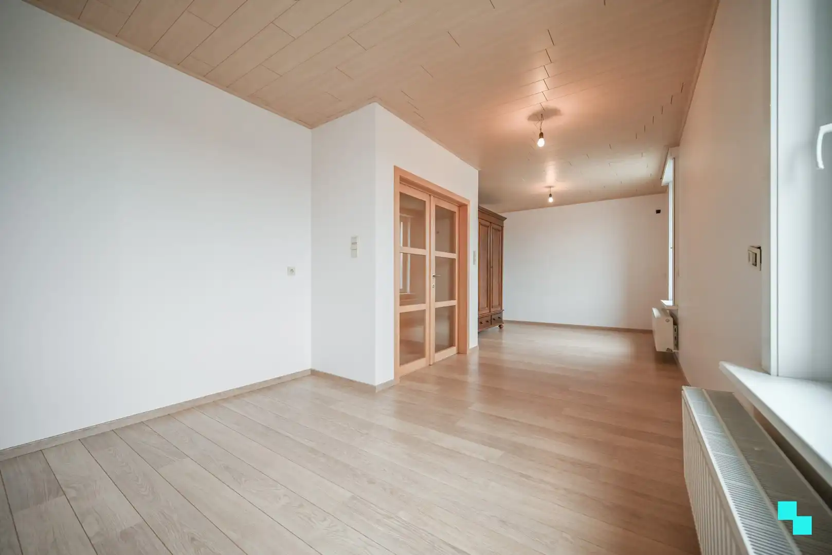Handelswoning met garage en tuin foto 16