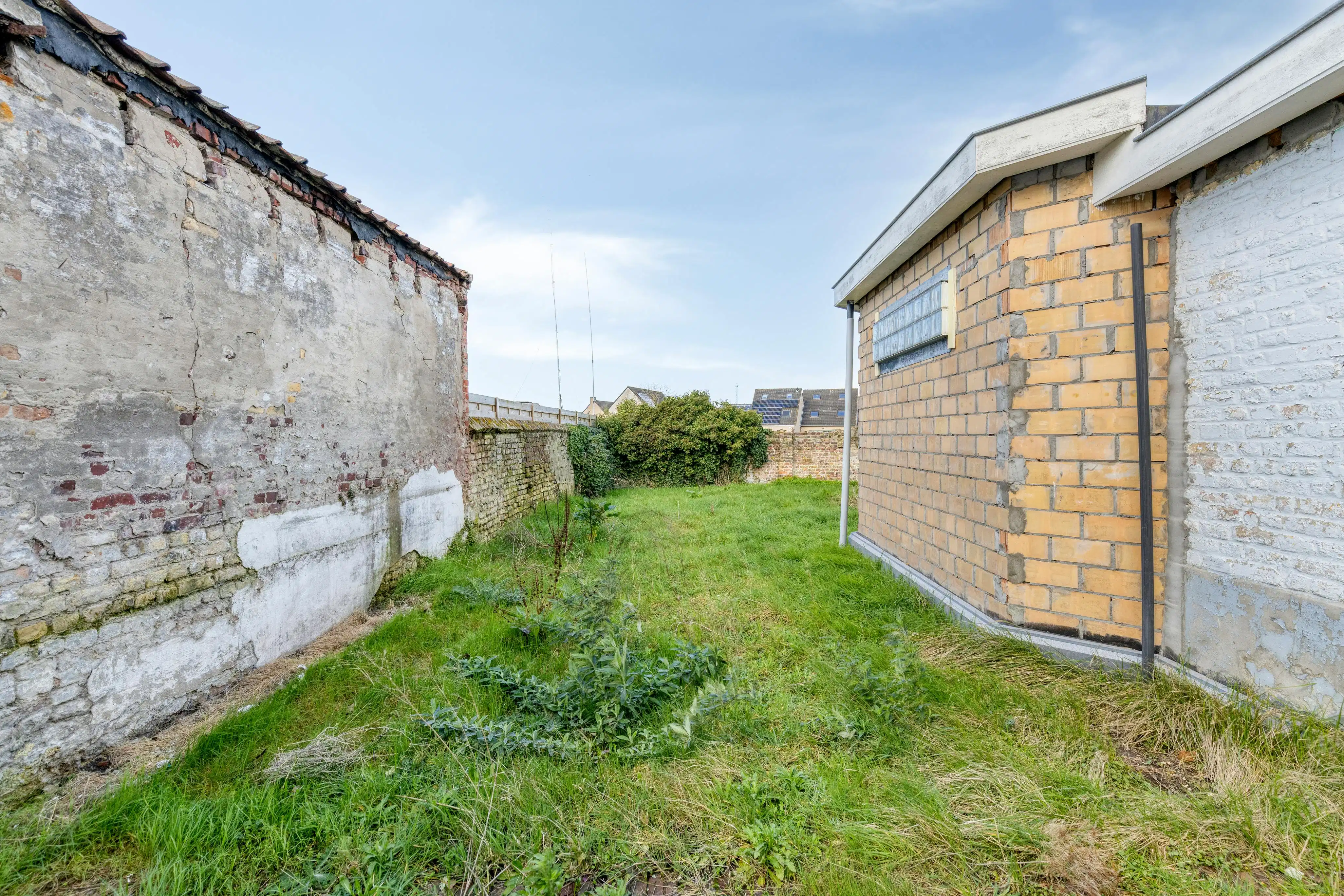 Verder te renoveren woning met tuin en garage in Adinkerke. foto 28