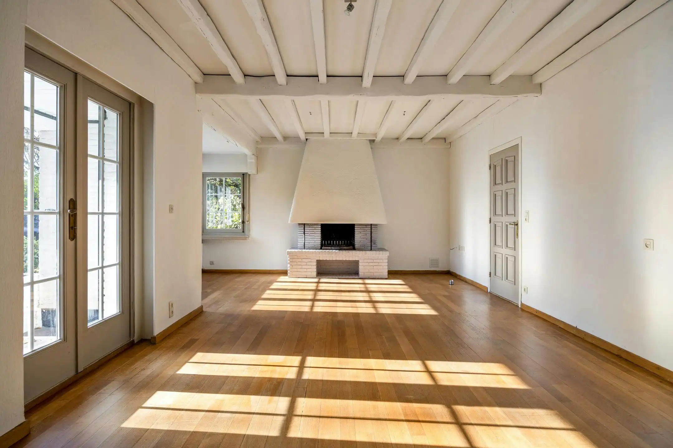 Charmant huis te koop in Putte-Kapellen met grote tuin foto 4