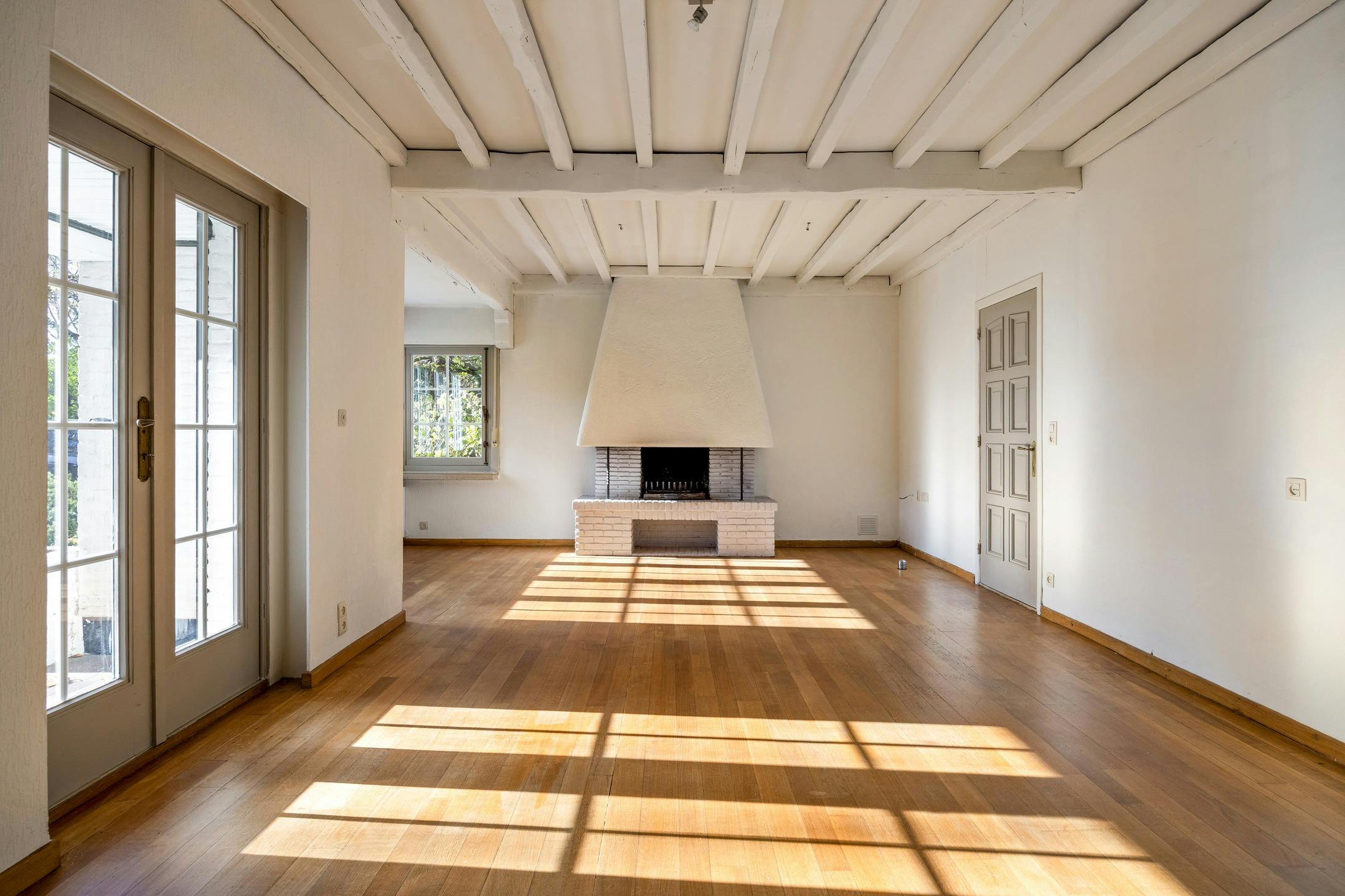 Charmant huis te koop in Putte-Kapellen met grote tuin foto 4