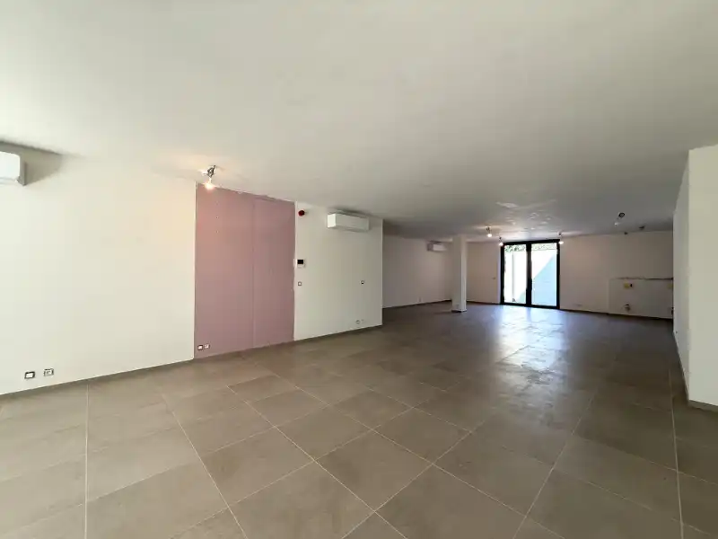 Commerciële handelsruimte van 115 m² op toplocatie (Dorpsplein) foto 8