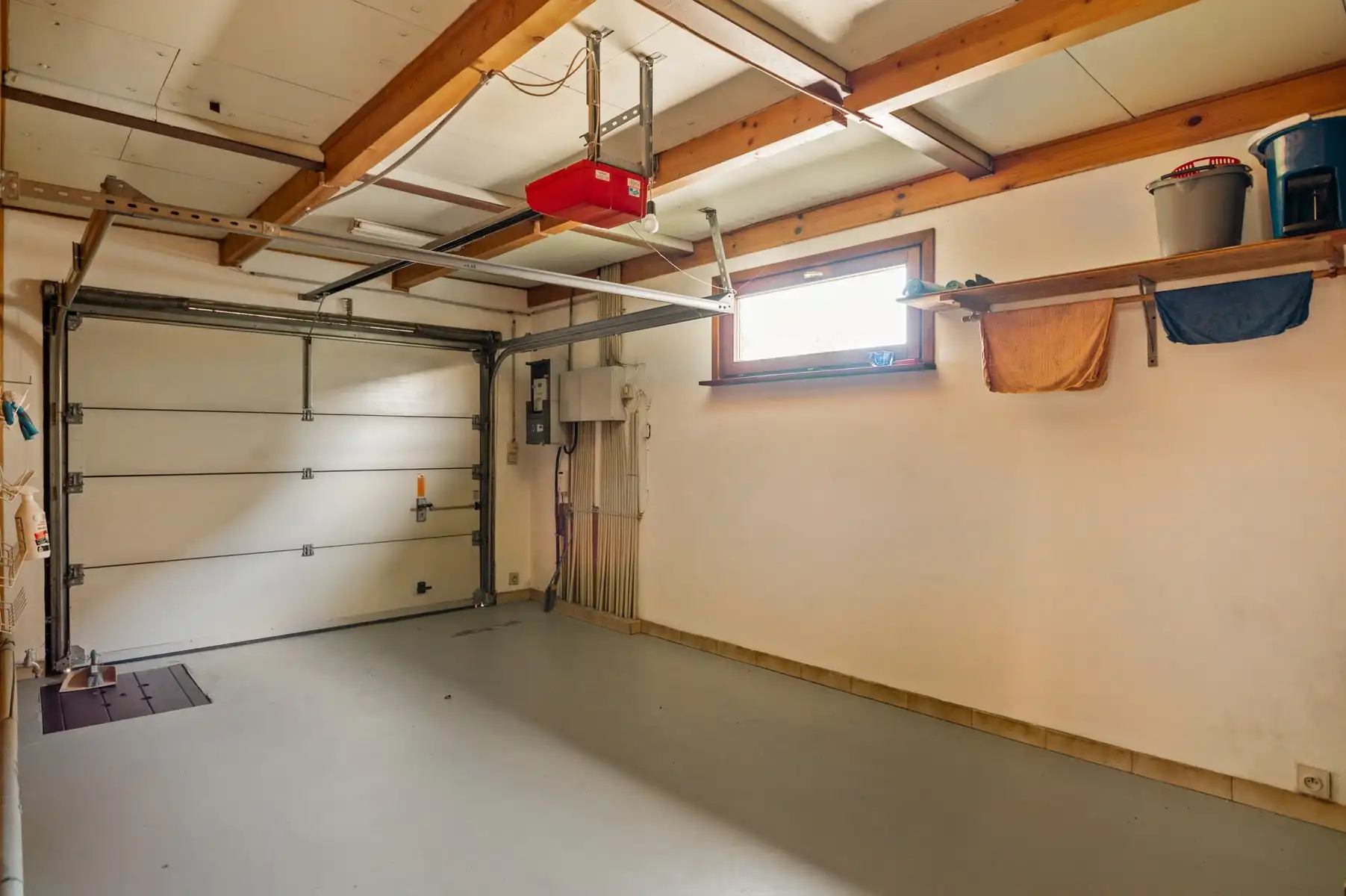 Charmante houten woning met 3 slaapkamers, ruime veranda, garage en tuin in Ranst foto 13