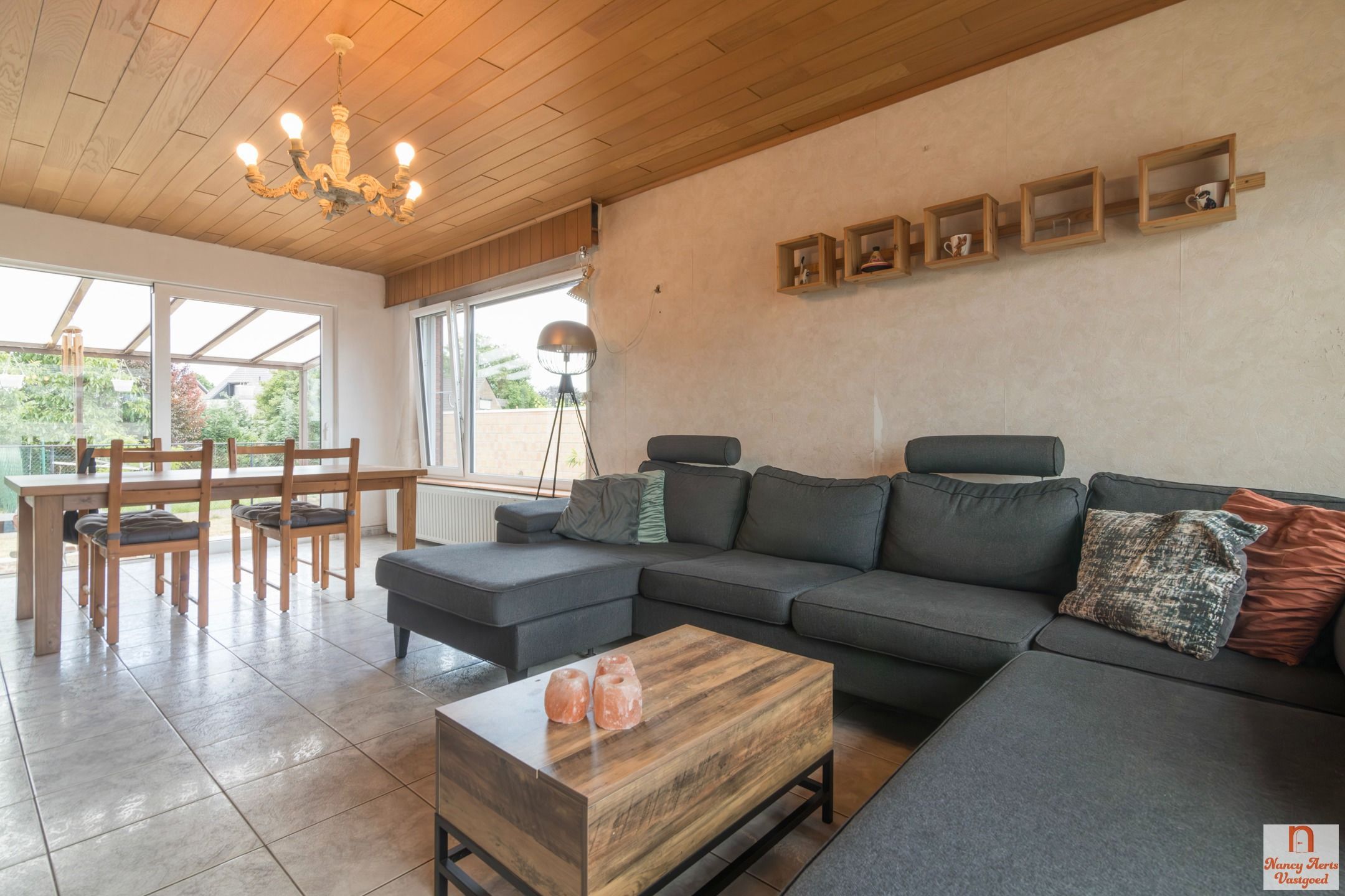 Split-level woning met veel ruimte en potentieel foto 8