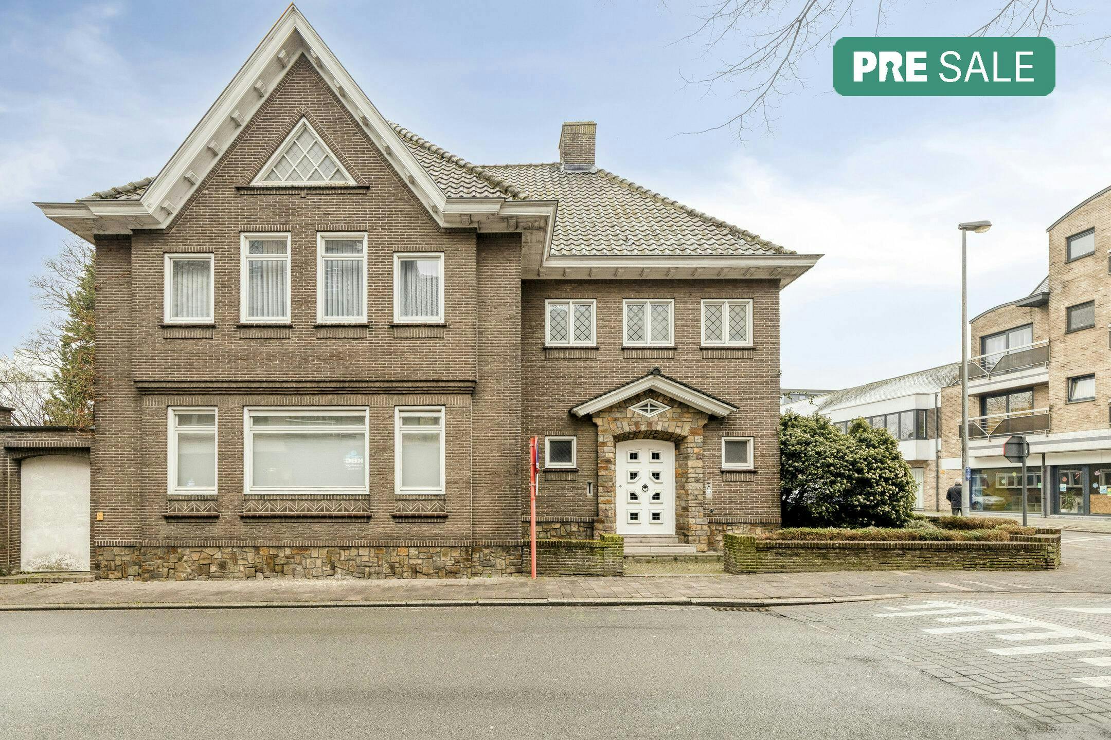 Hoofdfoto van de publicatie: Riante villa met praktijkruimte