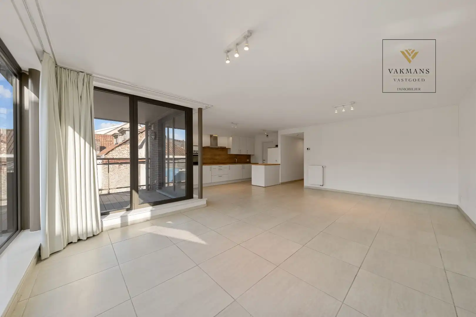 MODERN NIEUW APPARTEMENT PAL IN HET CENTRUM foto 3