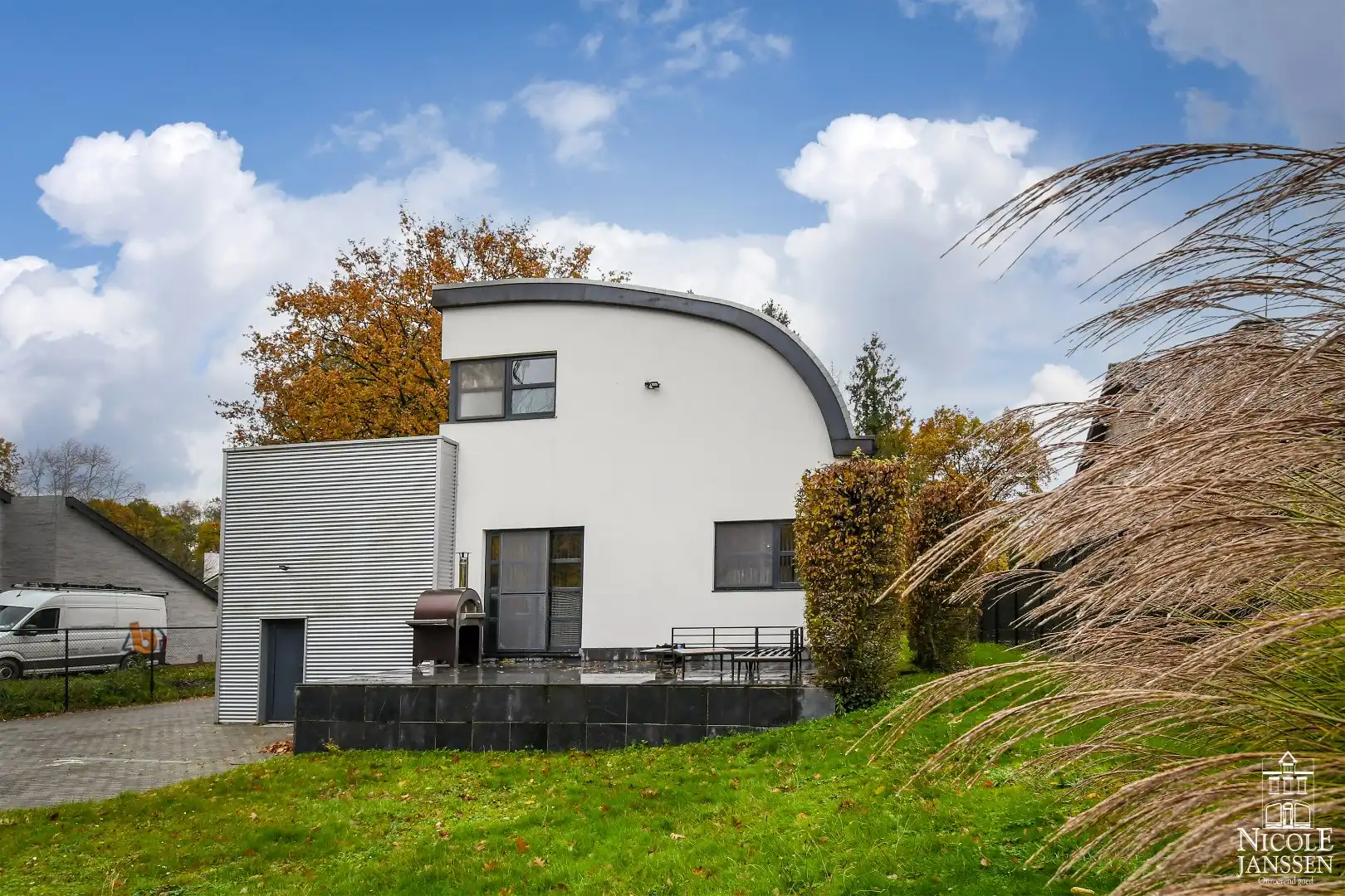 Moderne gezinswoning met bijzondere vormgeving foto 25