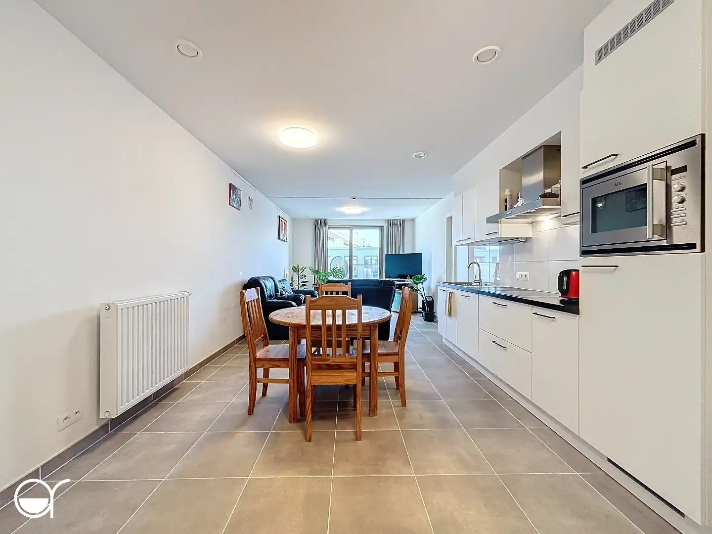Assistentieflat met één slaapkamer en ruim terras foto 5