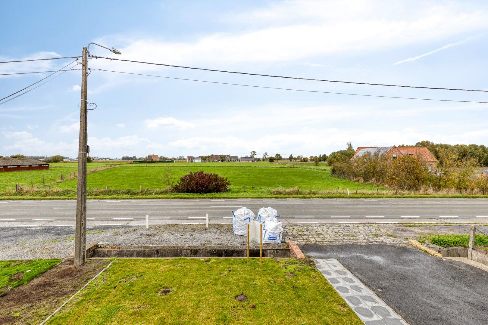 Te renoveren halfopen bebouwing met ruime garage en tuin op 691 m² foto 17