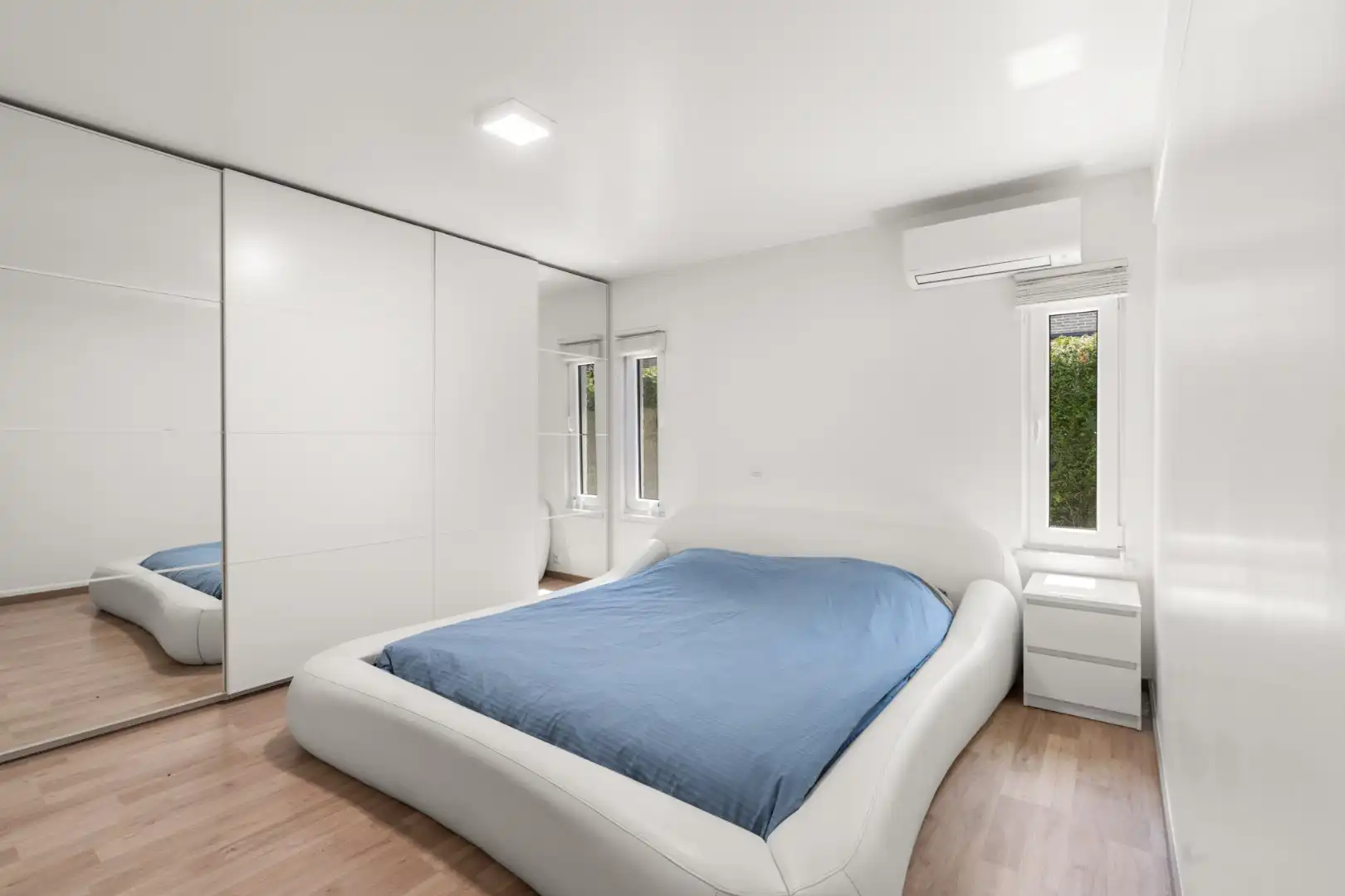 Ruime instapklaar bungalow op topligging foto 10