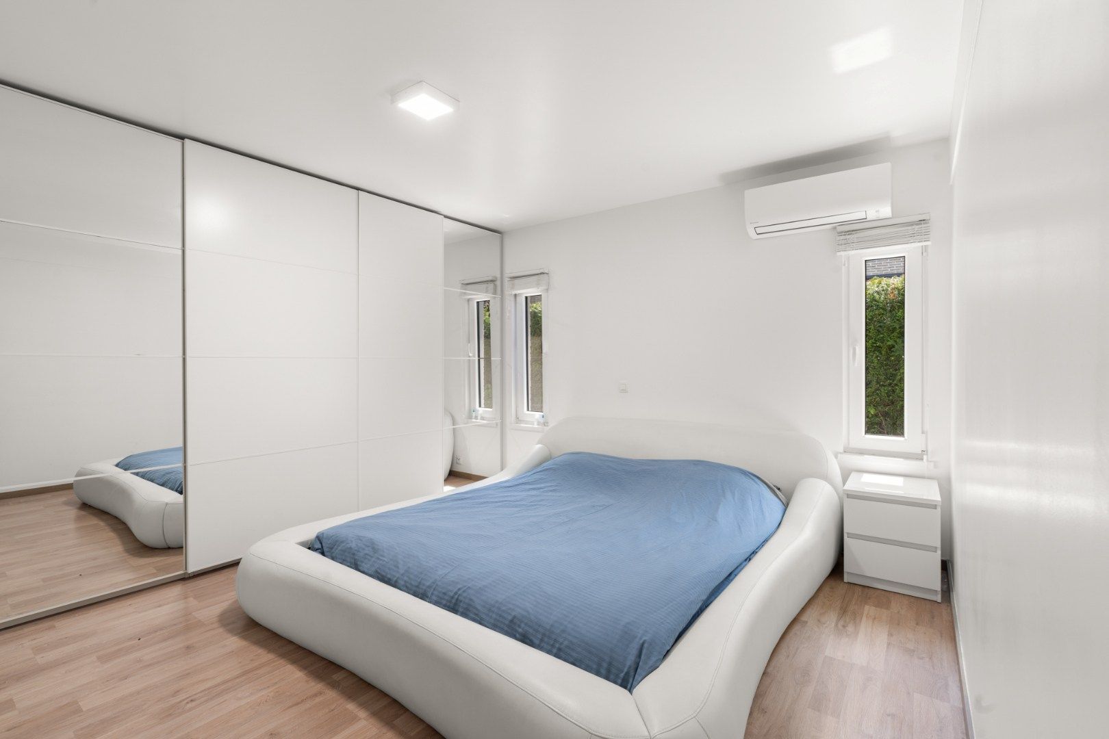 Ruime instapklaar bungalow op topligging foto 9