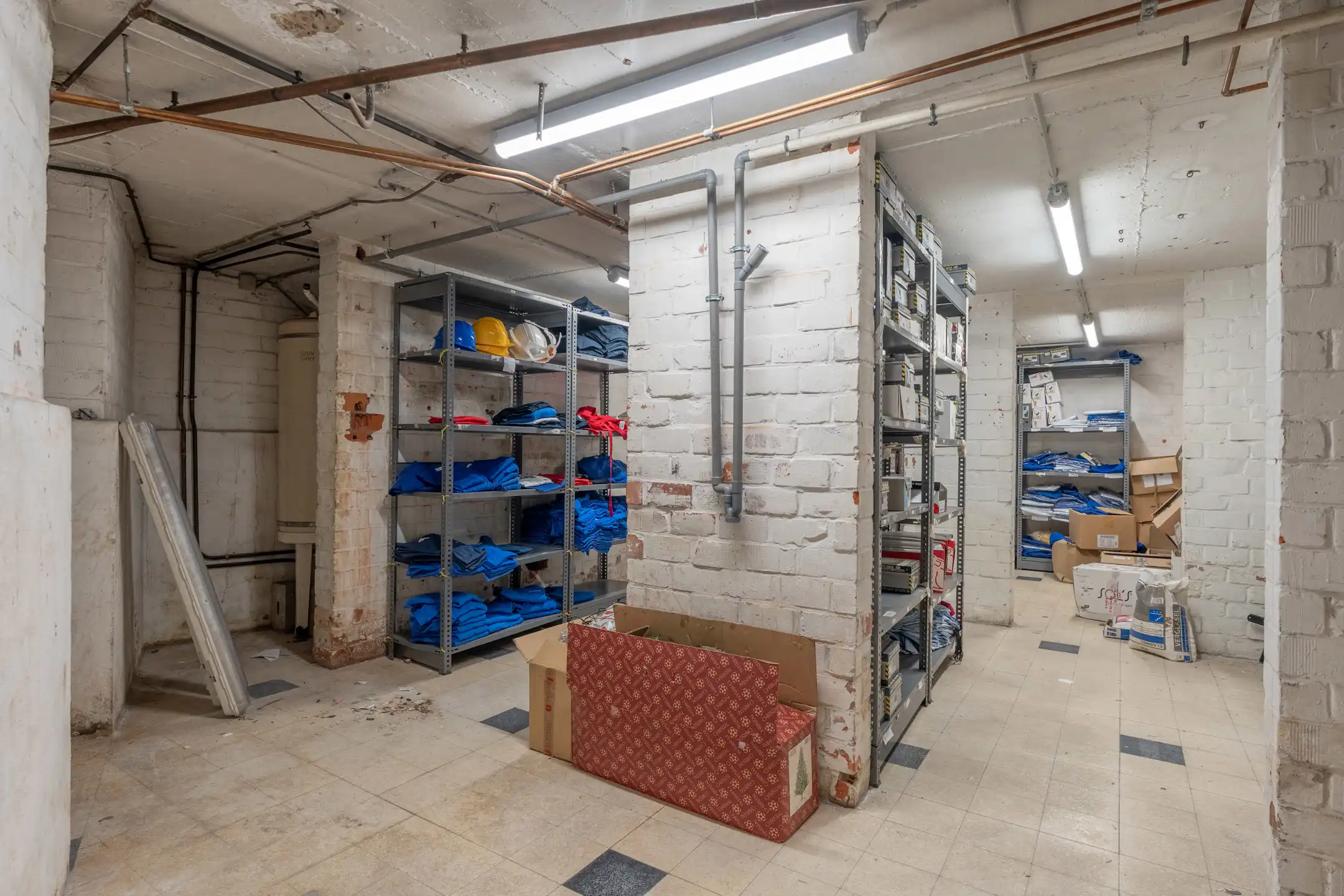 Centraal gelegen handelszaak op ideale locatie te Mol. foto 20