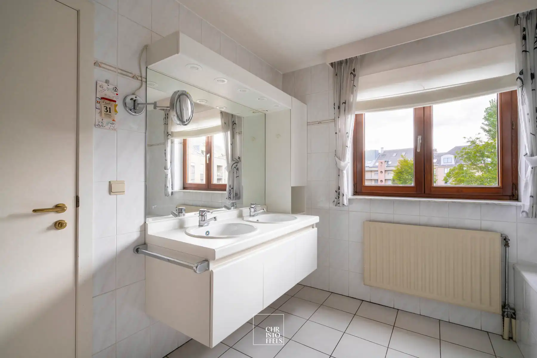 Riant appartement (239m²) met twee garageboxen in Lanaken-centrum! foto 15