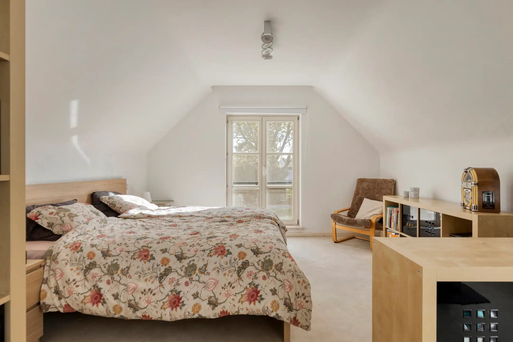 Klassevolle woning en zonnige tuin op een uitstekende ligging foto 17