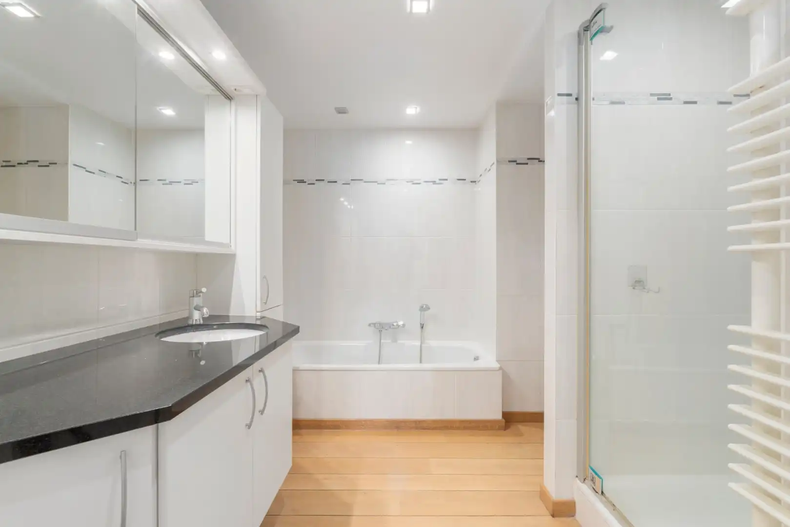 RUIM DUPLEX APPARTEMENT MET 4 SLAAPKAMERS foto 17