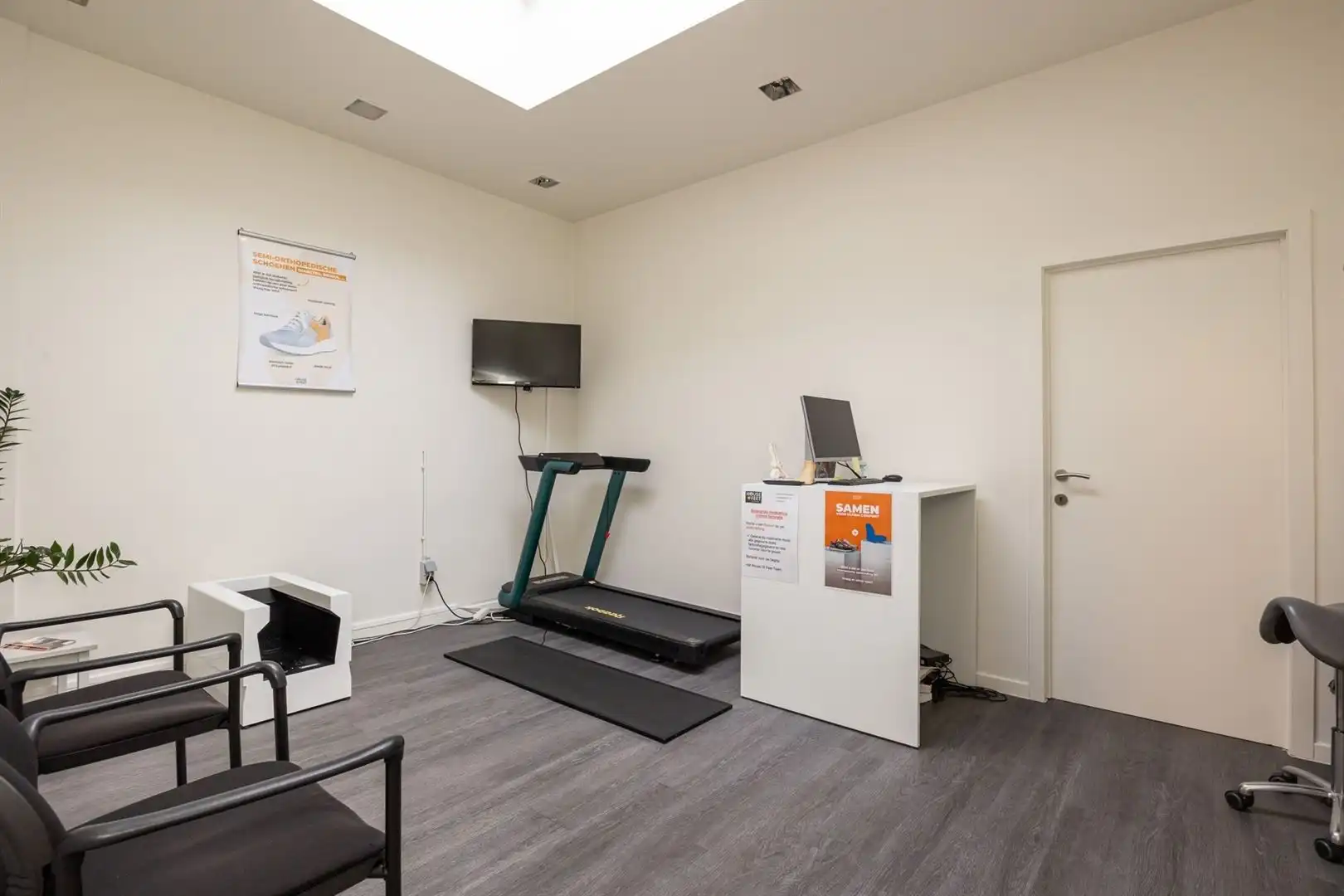 Uitstekend gelegen winkelpand met twee toegangen foto 17