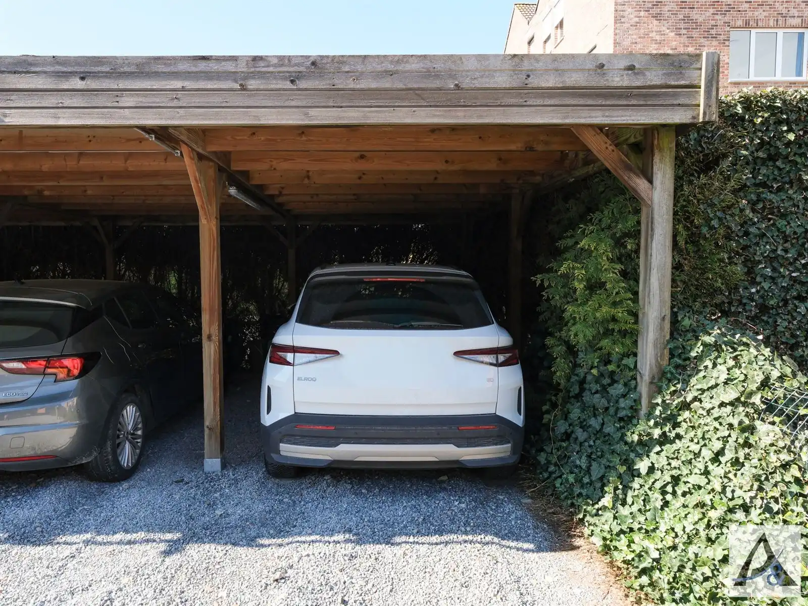 Ruim duplex appartement met terras en 3 slaapkamers in Diepenbeek. foto 24