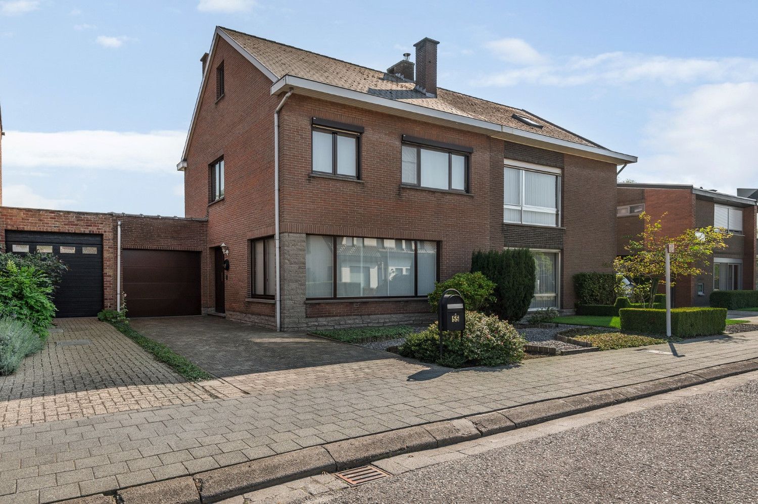 INSTAPKLARE WONING MET 3 SLK, TUIN EN GARAGE! foto {{pictureIndex}}