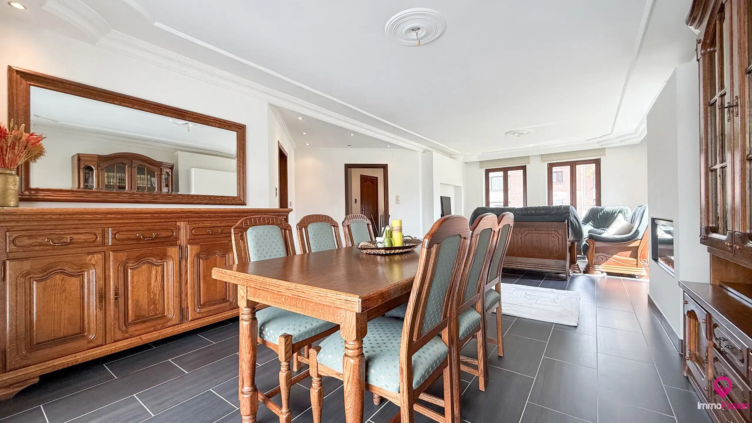 Ruime gezinswoning met 4 slpk, zonnepanelen en grote tuin! foto 10