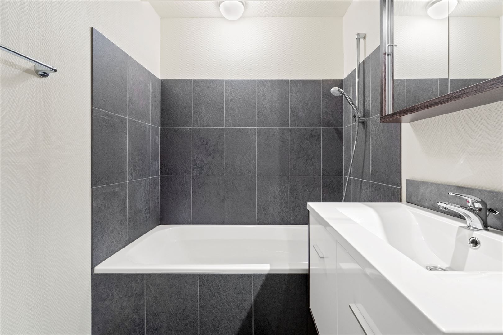 Heel mooi gelegen appartement met 1 slaapkamer in instapklare staat met groot terras foto 13