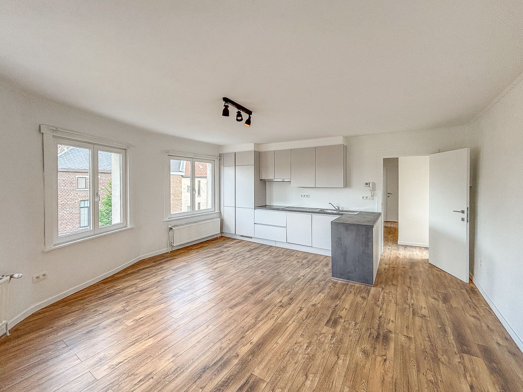 Lichtrijk appartement met terras foto 2