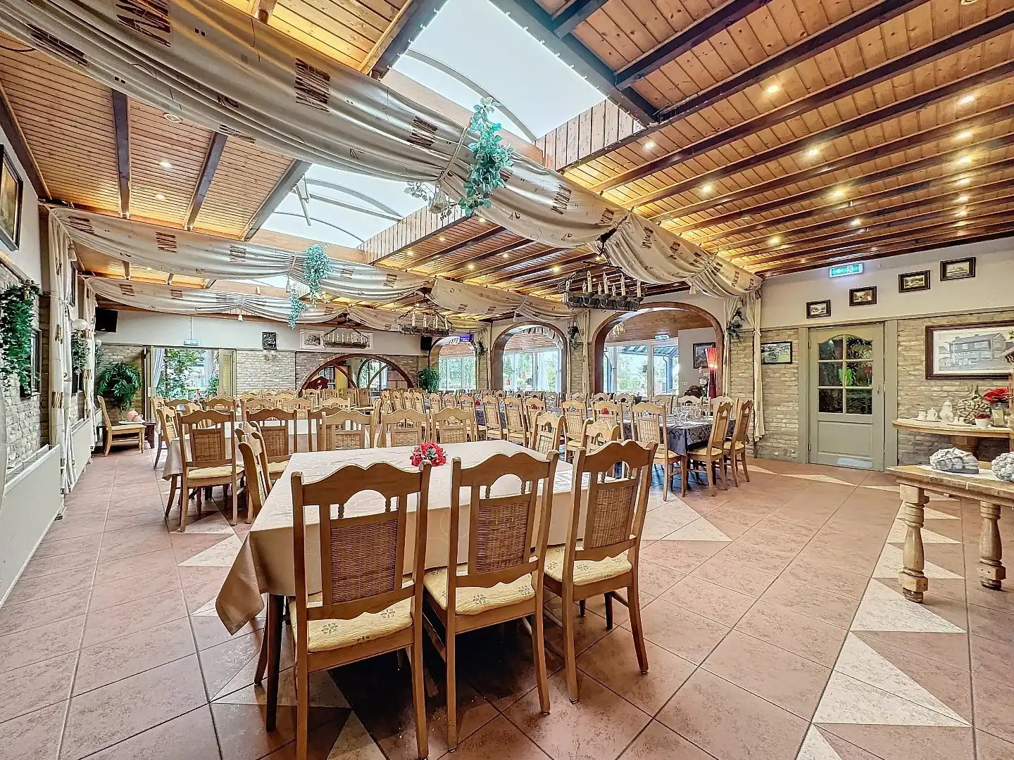 Restaurant en feestzaal ter overname foto 11