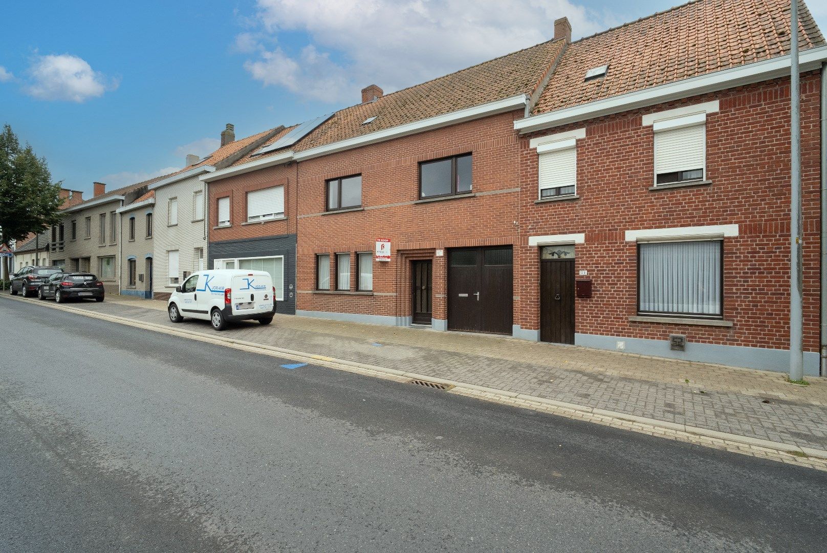 RUIME WONING MET GARAGE EN UITWEG  foto 1