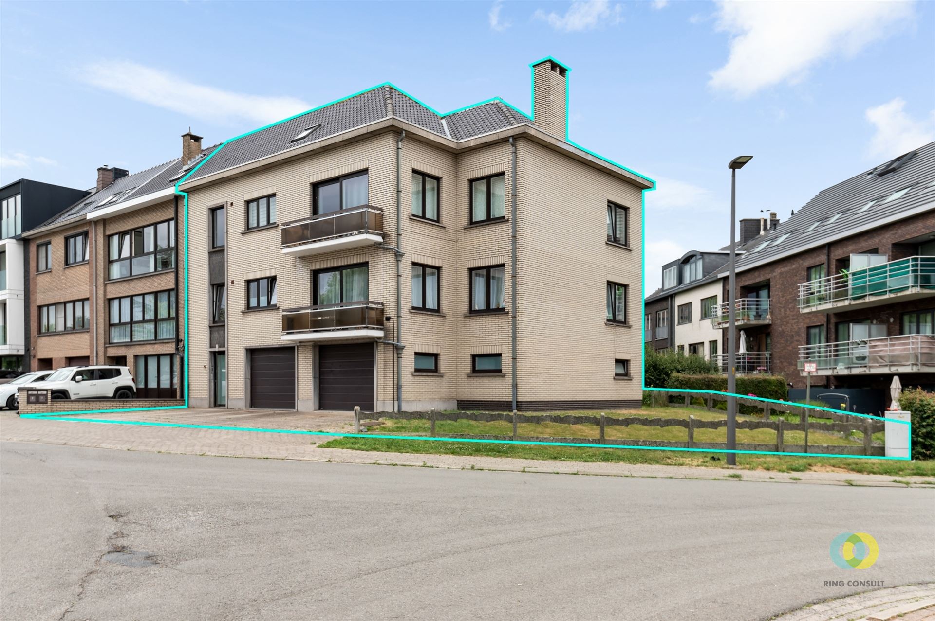 appartementsgebouw met garages foto 21