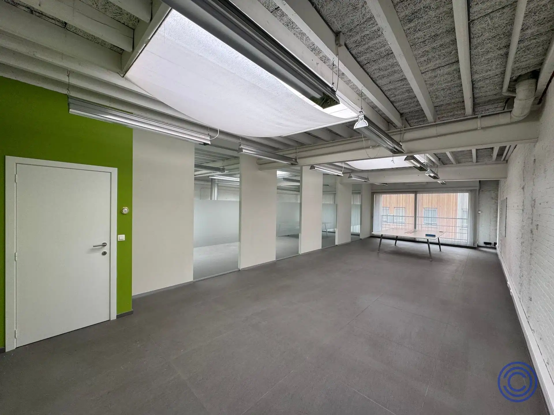 Magazijn met kantoorruimte te huur op toplocatie – perfect voor efficiënte bedrijfsactiviteiten. foto 6