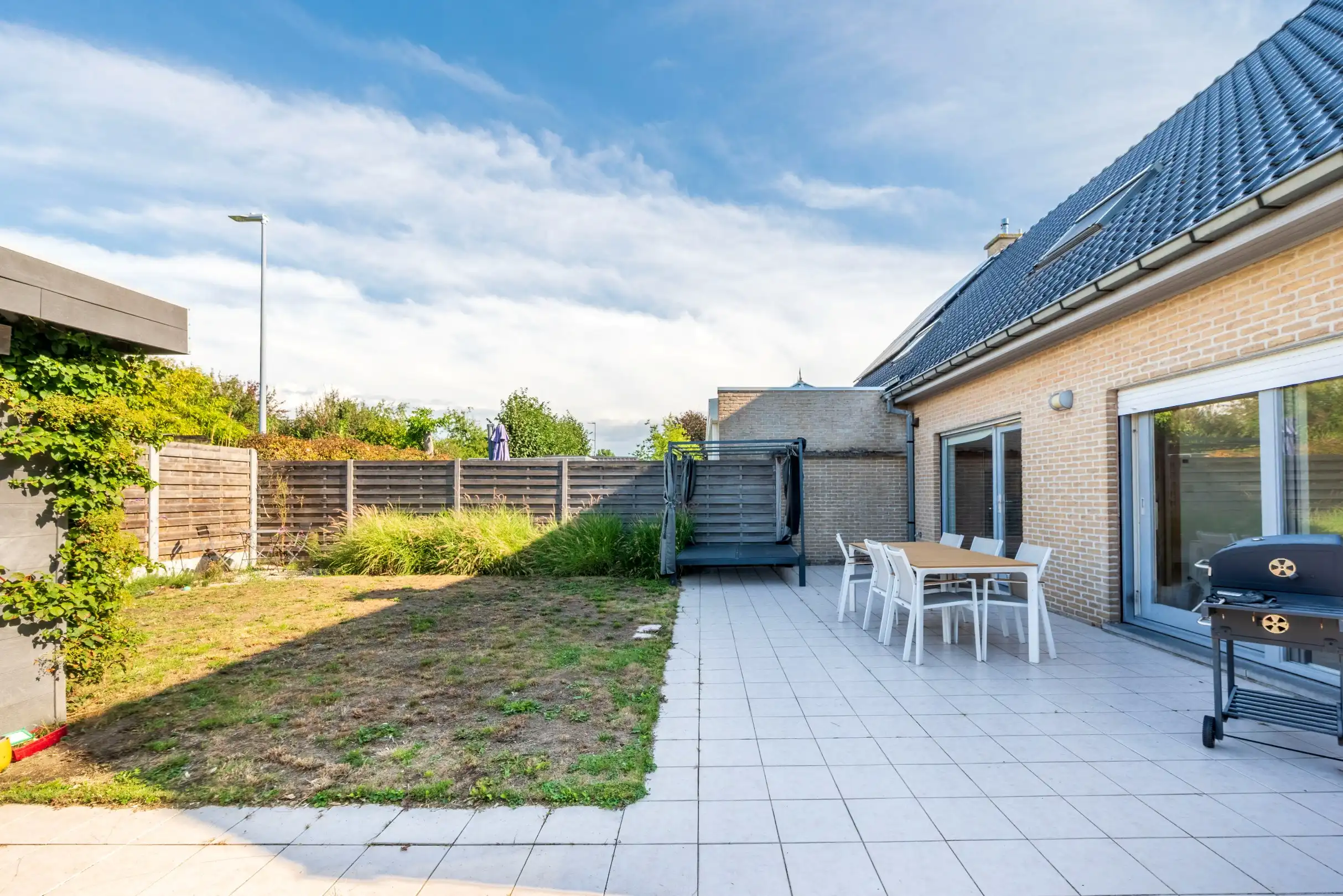 Goed onderhouden halfopen woning met 3 slaapkamers in rustige wijk. foto 8