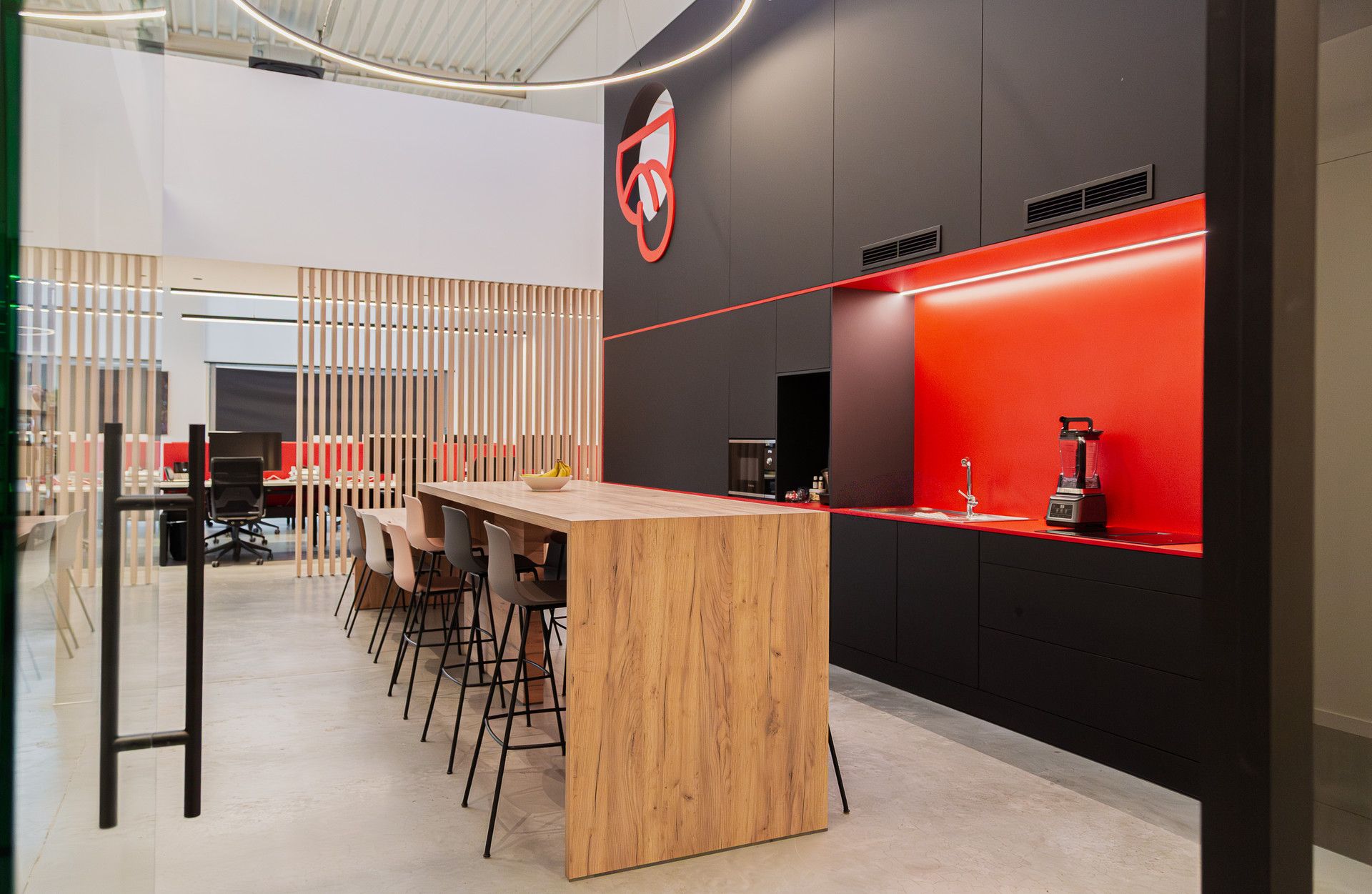 RECENT KANTOORGEBOUW VAN 366M² TE TONGEREN NABIJ E313. foto 5