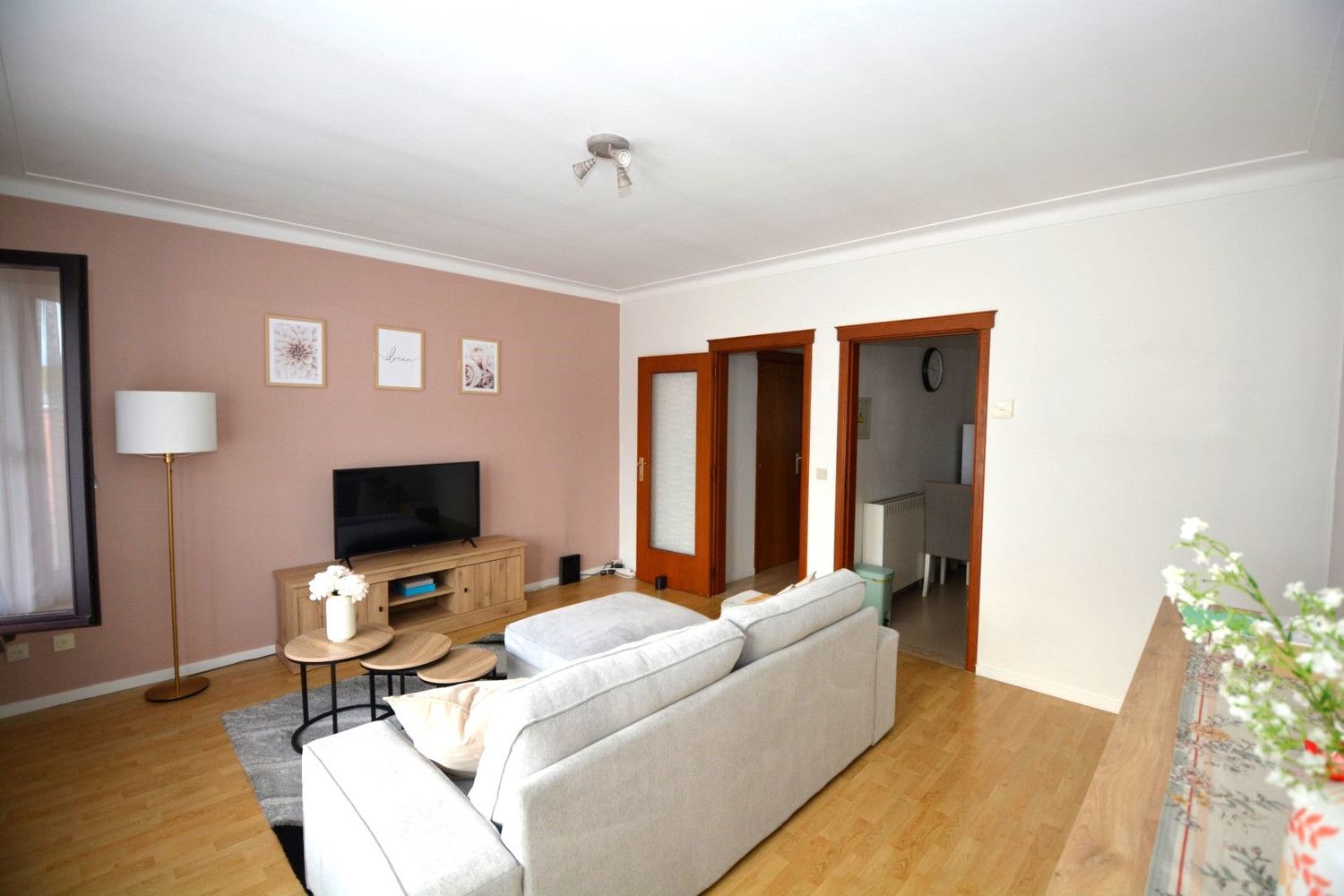 INSTAPKLAAR APPARTEMENT MET 1 SLK EN GARAGE! foto 2