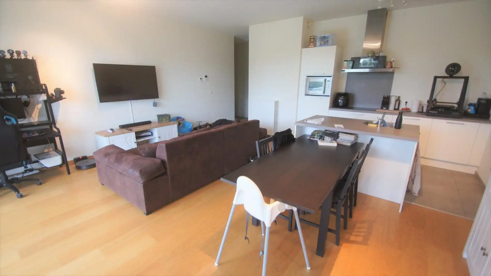 Ruim en recent 2 slpks-app. met terras en autostaanplaats foto 3