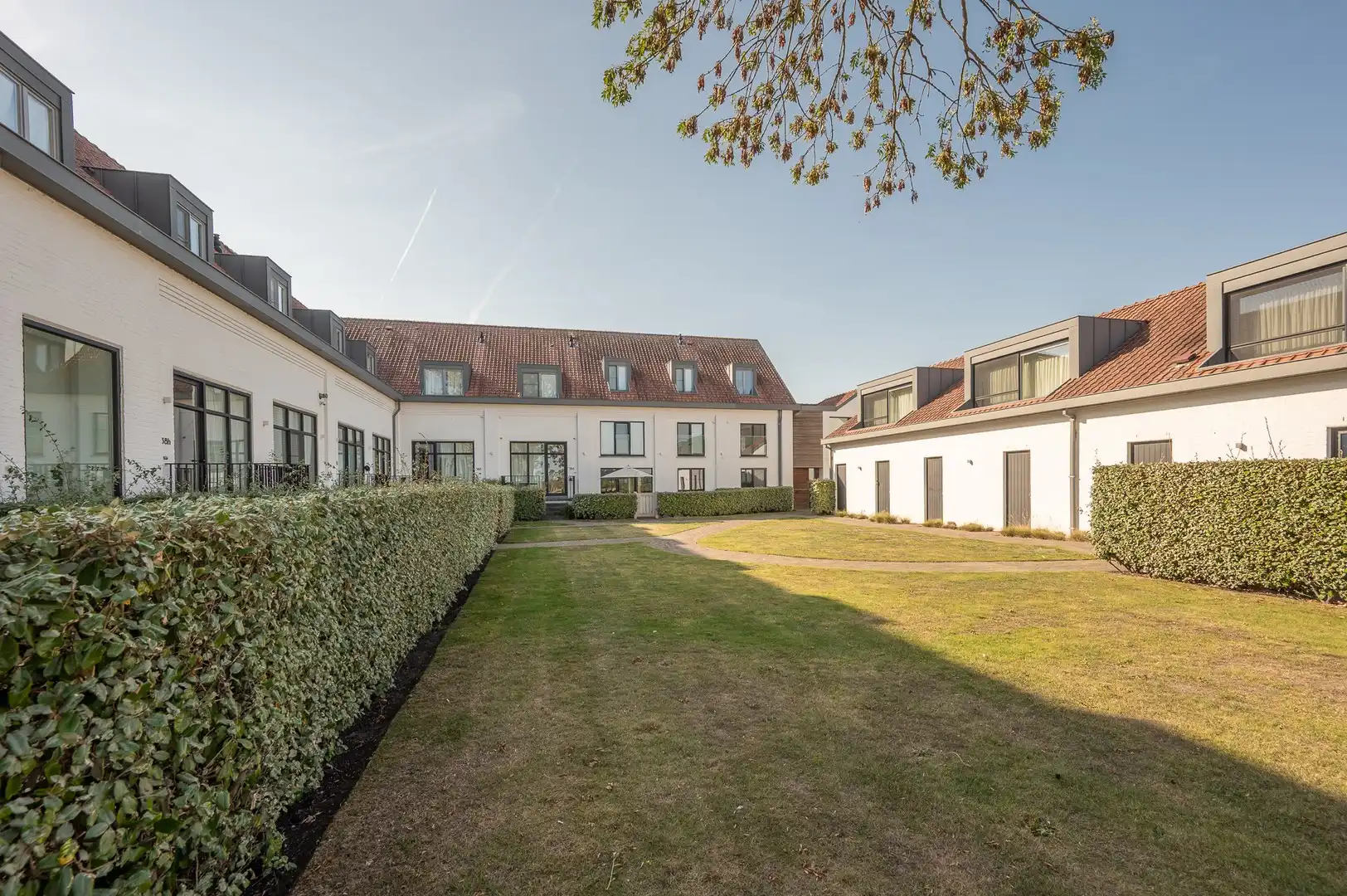 Prachtige, lichtrijke woning vlakbij het pittoreske Oosthoekplein in het Zoute op wandelafstand van de zee en het Zwin. foto 11