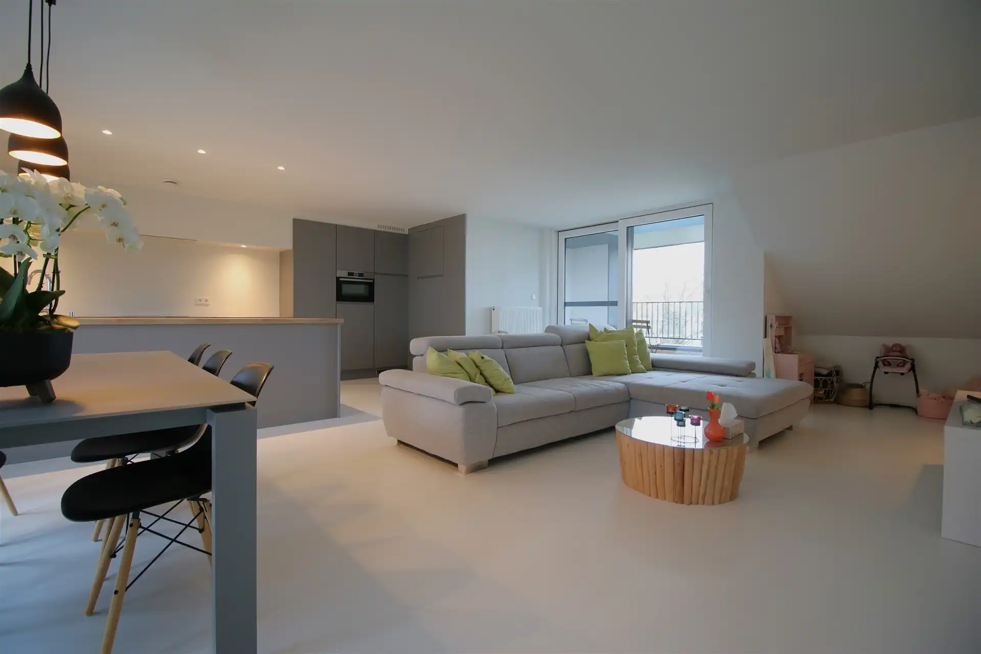 Stijlvolle duplex 2 slpk, terrassen & parking foto {{pictureIndex}}