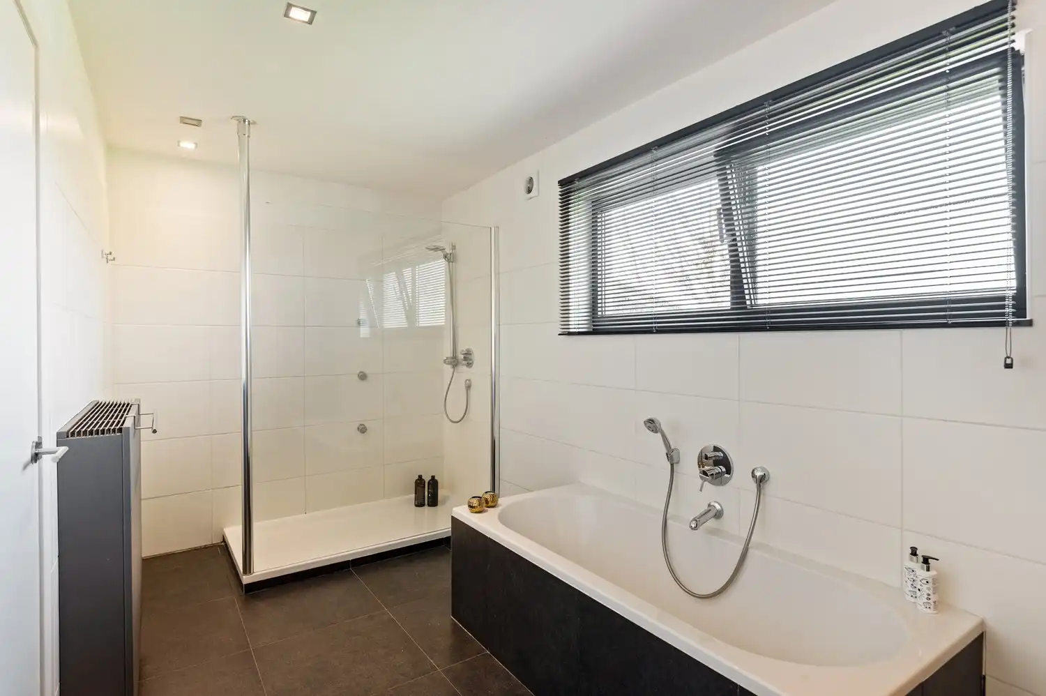 Ruime, exclusief afgewerkte woning met zwembad op Toplocatie te Berlaar foto 18