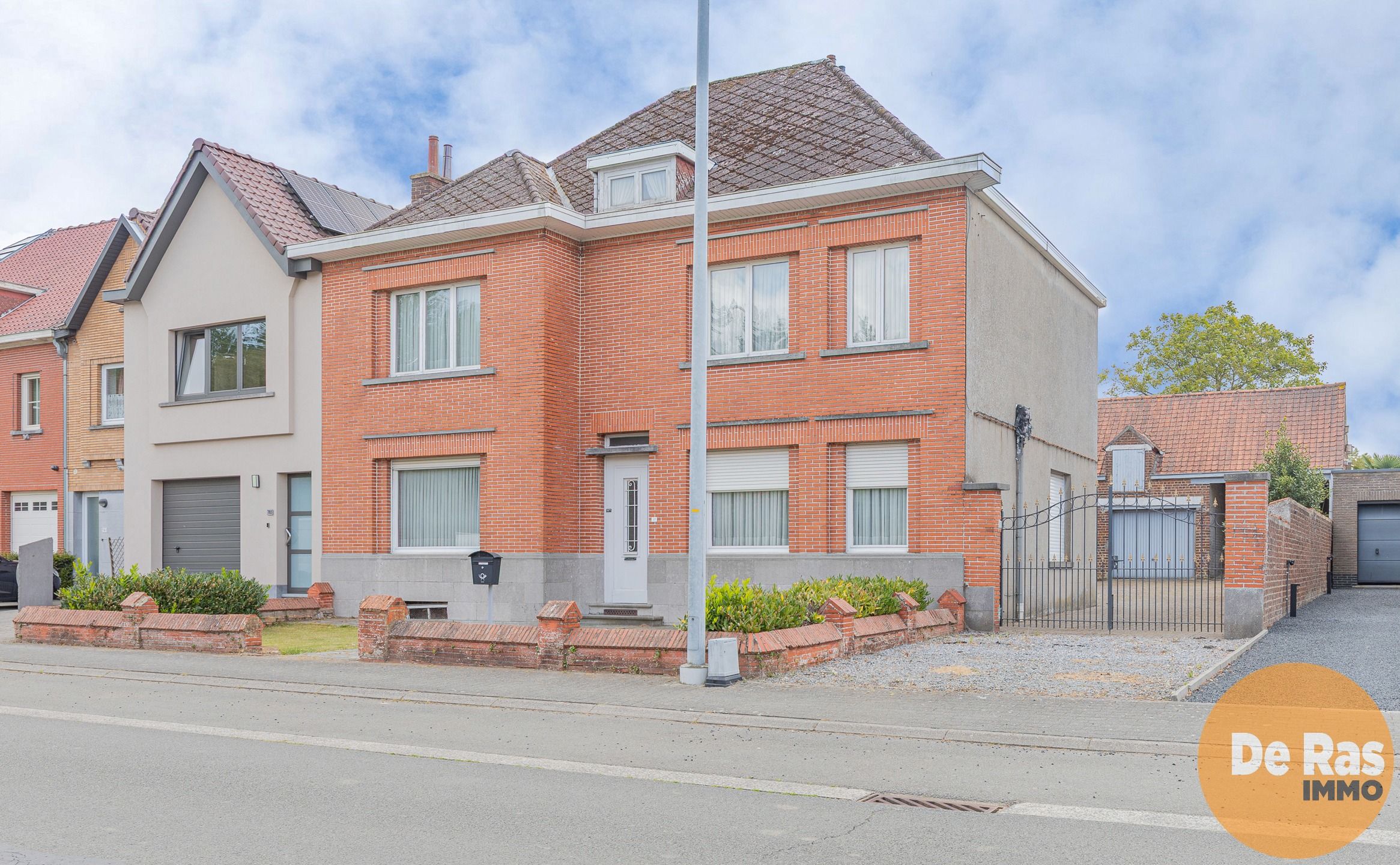 Hoofdfoto van de publicatie: BURST - Te renoveren woning met tal van mogelijkheden