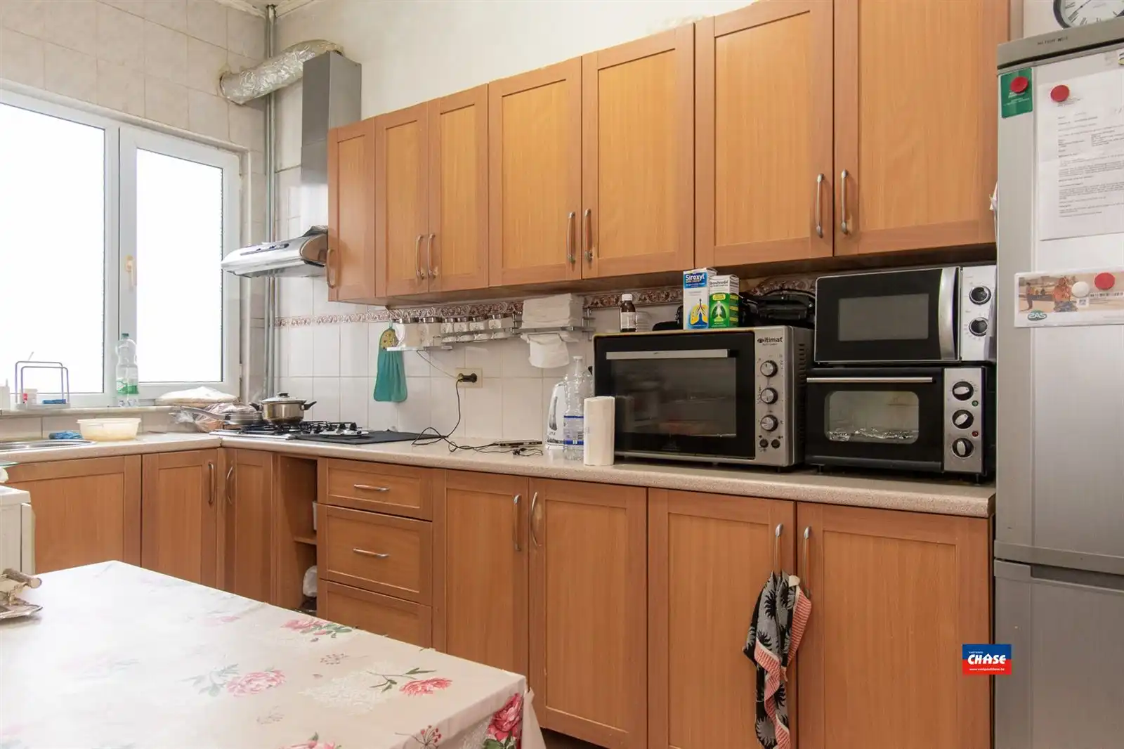 Ruime woning met 6 slaapkamers en handelsgelijkvloers foto 5