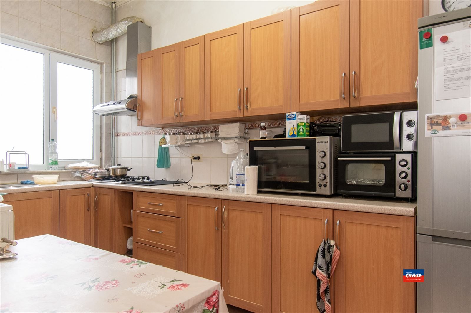 Ruime woning met 6 slaapkamers en handelsgelijkvloers foto 5