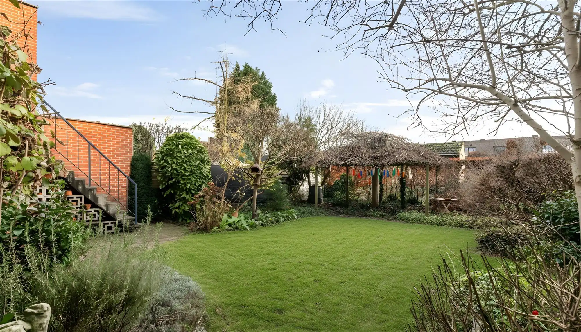 Bel-etage woning met 3 slaapkamers en tuinpoort aan straatkant. foto 4