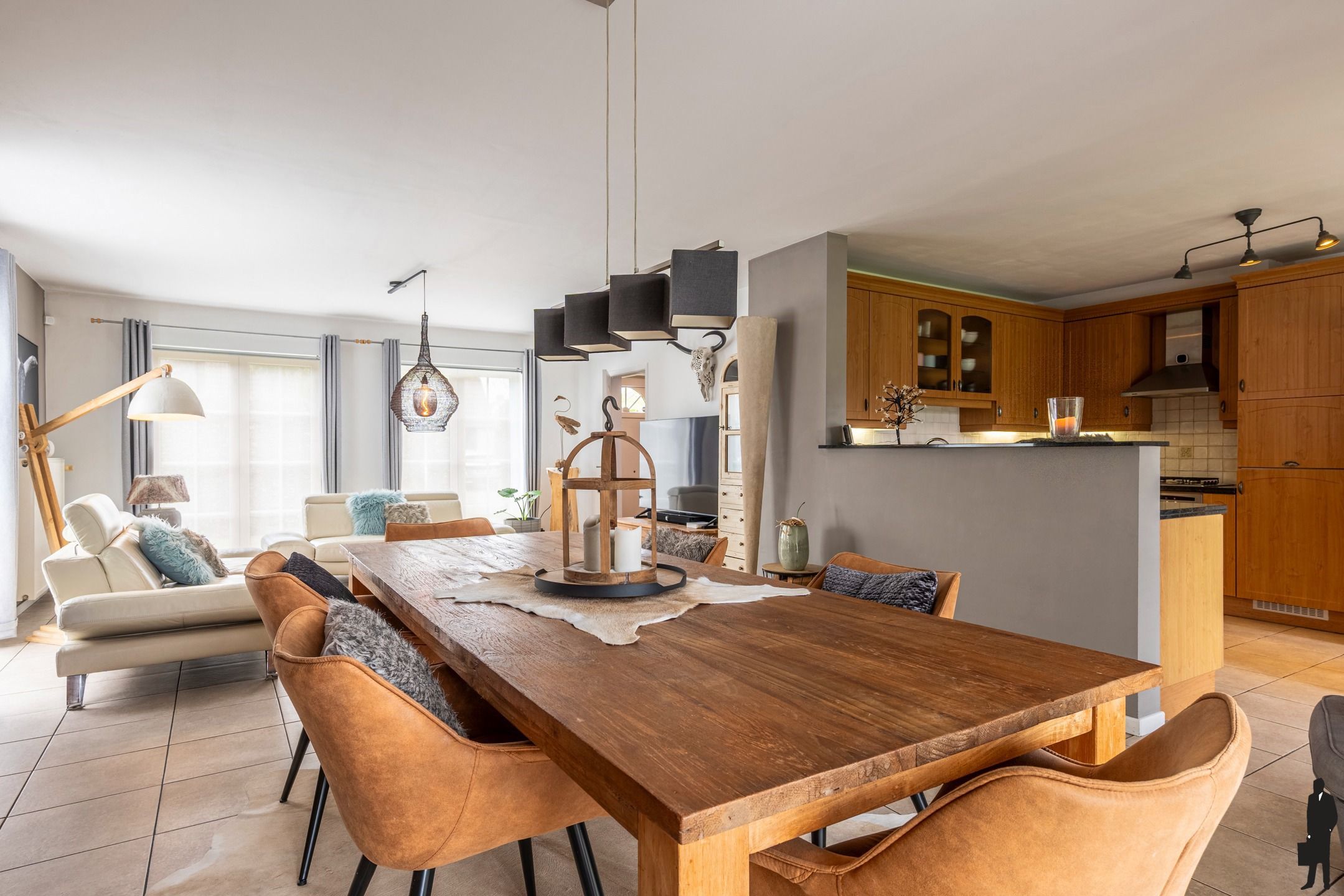 Gezinswoning met 3-4 slpks, 2 bdks op perceel van ca. 721m² foto 8