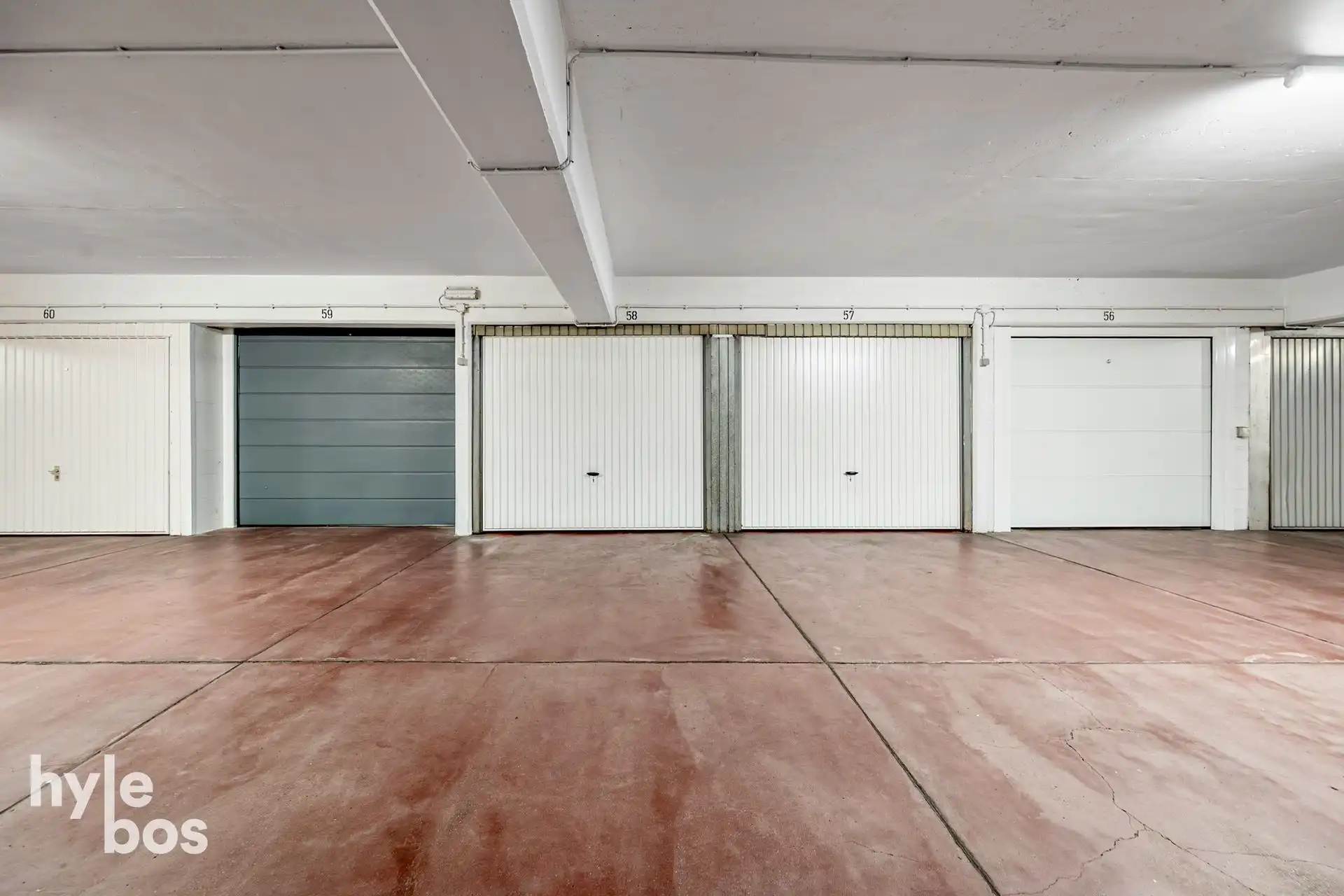 Ruim instapklaar 2 slaapkamer appartement met garage foto 21