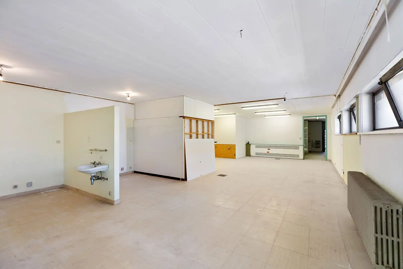 Ruime gezinswoning met 6 slaapkamers foto 24