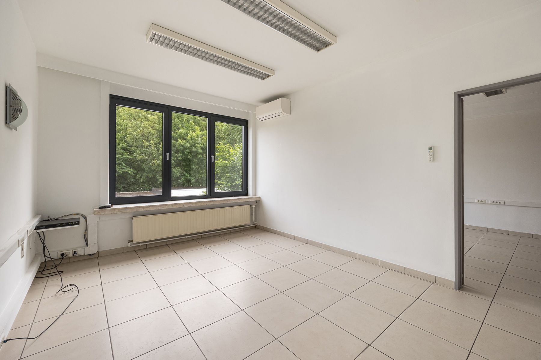 Kantoorgebouw met 2 garages en gunstig EPC nabij Antwerpen centrum en Antwerpse haven! foto 25