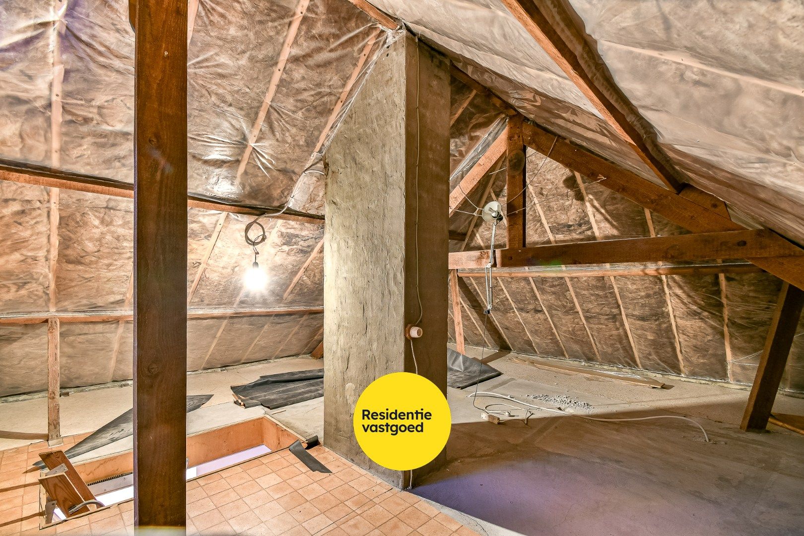 Volledig gerenoveerde halfopen woonst foto 16