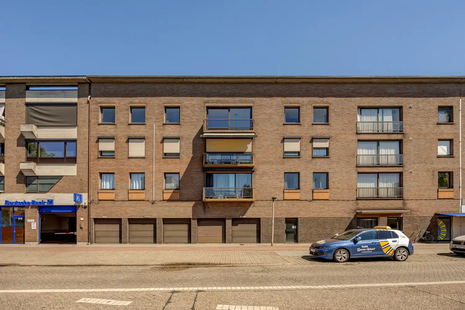 Ruim en lichtrijk appartement met 3 slaapkamers, privé garage en fietsenberging in Brasschaat - recent gerenoveerd met alle comfort. foto 17